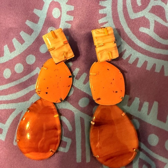 Elegant Gold and Brown Dangle Earrings - Picture 9 of 13